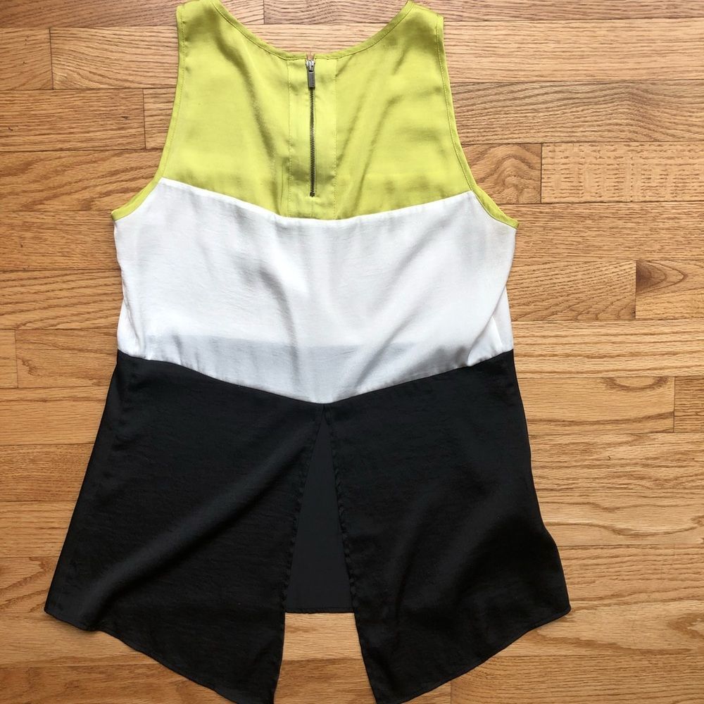 BCBG Colorblock Sleeveless Back Slit Blouse XS Black White Green - Picture 2 of 5